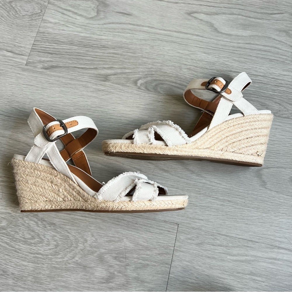 Women’s Lucky Brand size 9 wedges, color white, used like new, 3 inch wedge.